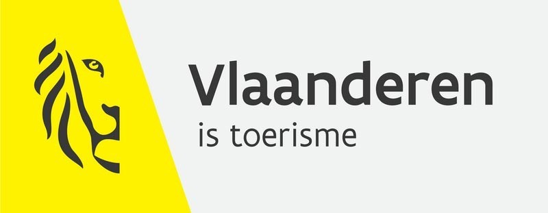 Logo van Toerisme Vlaanderen met de tekst "Vlaanderen is toerisme" en een afbeelding van een leeuw.